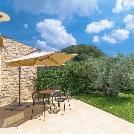 Borgo Monachella Bed & Breakfast 3*