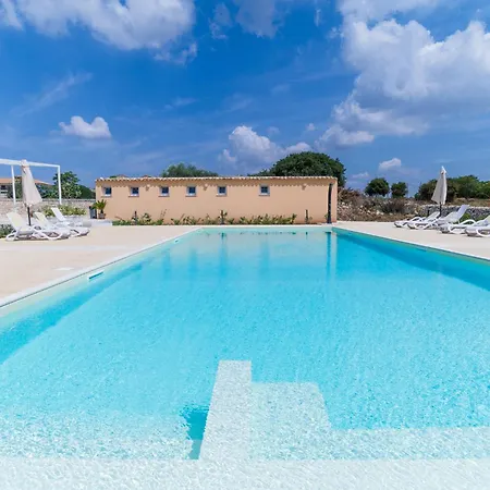 Nocleg ze śniadaniem Borgo Monachella 4*