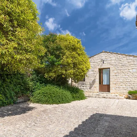 Borgo Monachella 4*