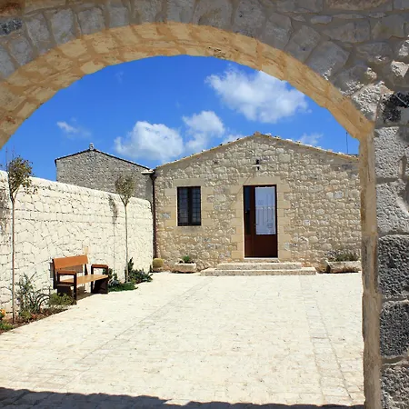 Frühstückspension Borgo Monachella 4*